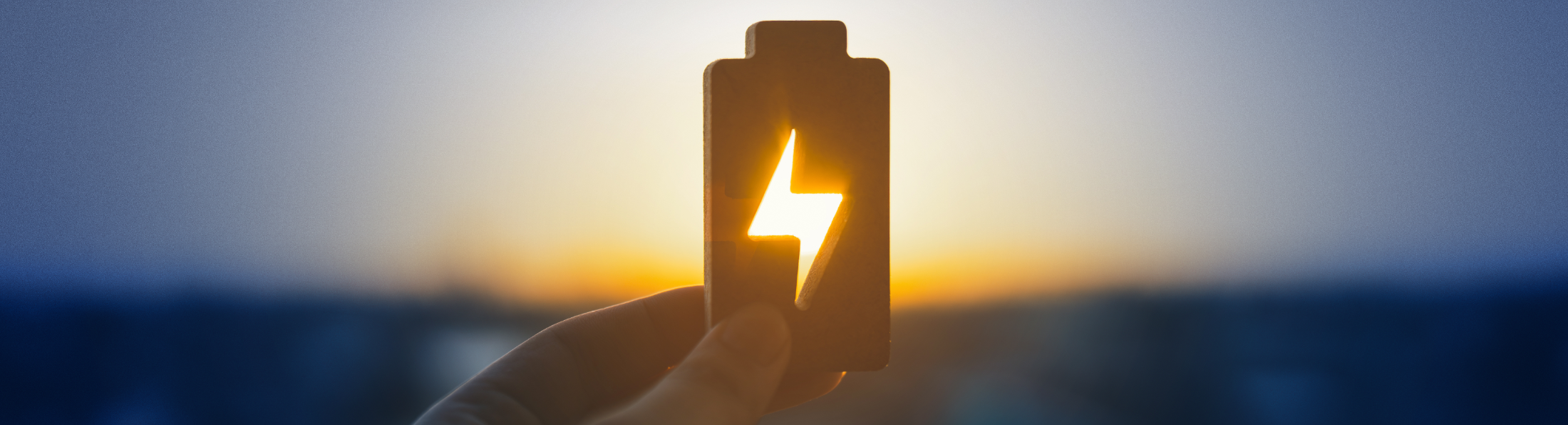 Eine Figur einer Batterie in der Sonne