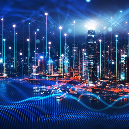 Futuristische Skyline auf blauem Hintergrund