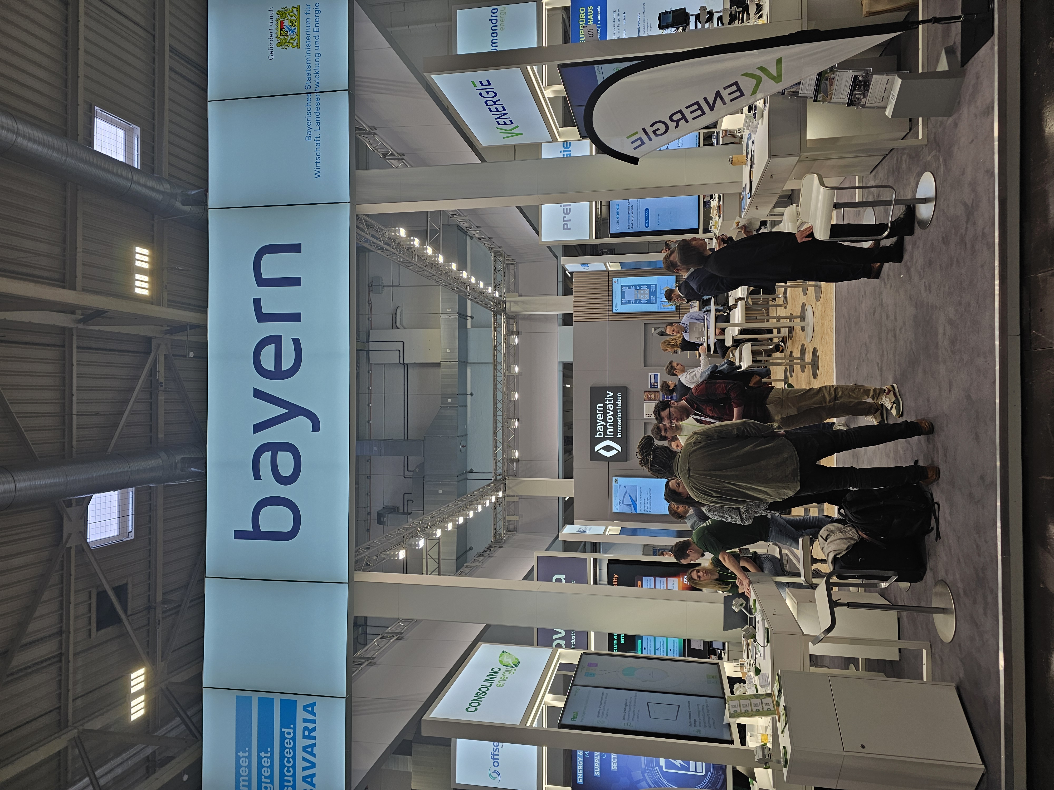 Bild von dem Stand der Bayern Innovativ auf der E-World 2026