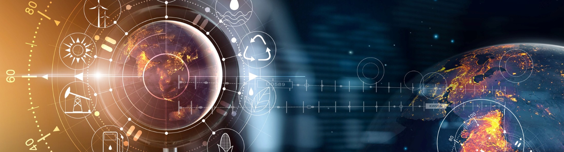 Person hält eine Lupe vor eine digitale Weltkugel mit Symbolen für erneuerbare Energien, Ressourcen und Energiewende.