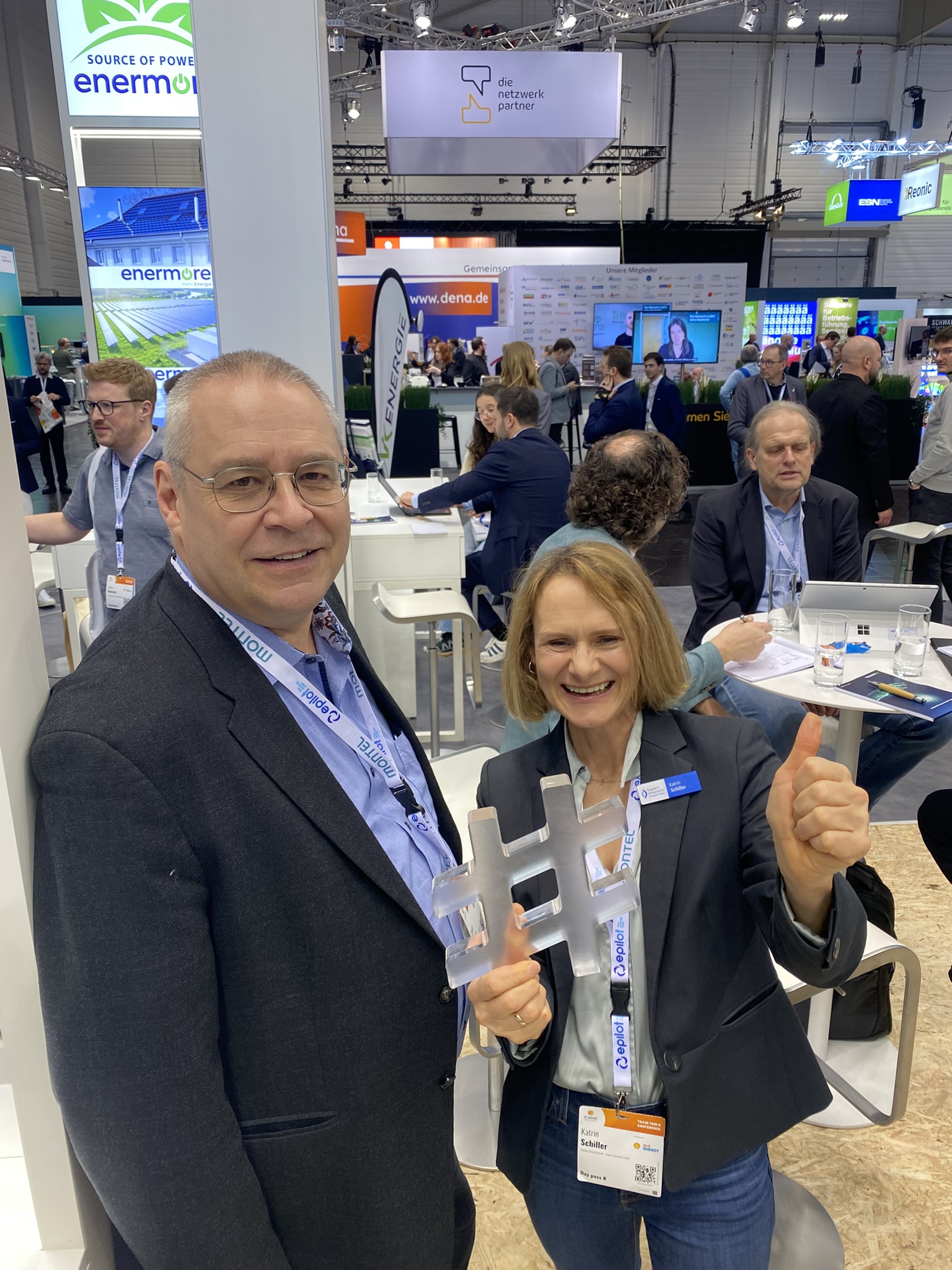 Oliver Mayer und Katrin Schiller als Vertreter des Clusters Energietechnik auf der E-World 2026