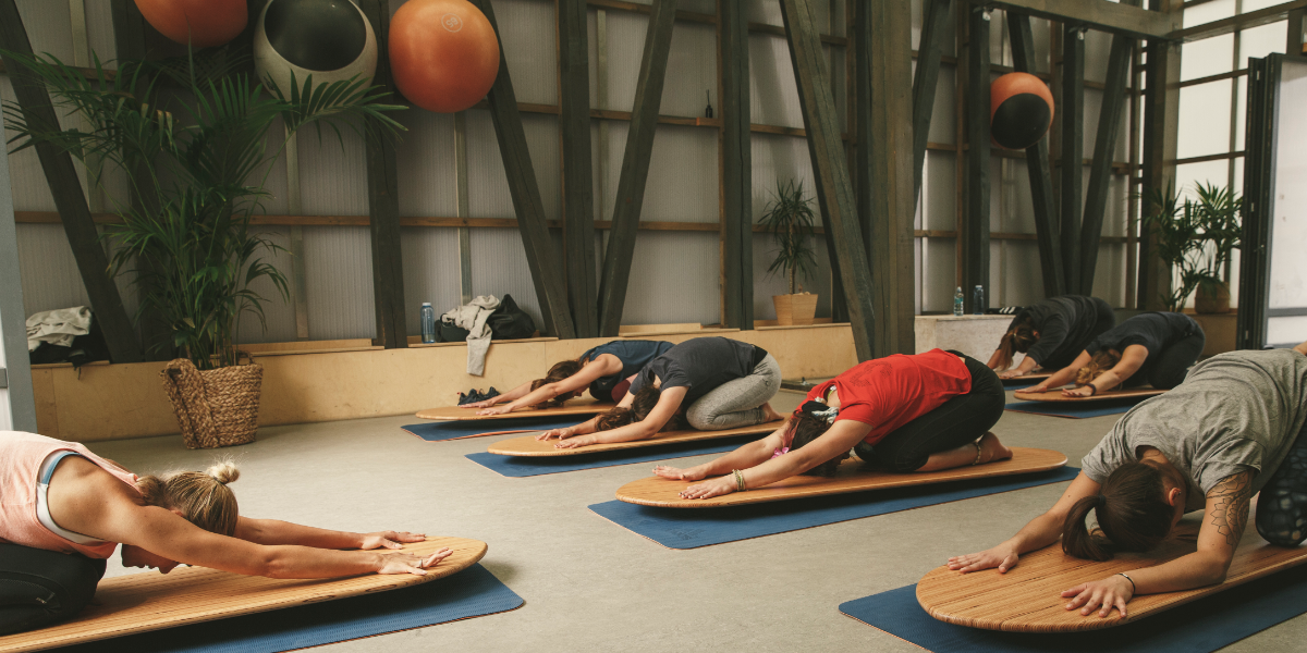 Jogaboard, Board zum Balancetraining, Auszeichnung durch den ISPO Award in Gold, Strobel & Walter GmbH, aus regionalem, nachhaltig erwirtschafteten Buchenholz, Innovationsgutschein Bayern, Furnierschichtholz und Formpressteilen aus Naturfaser-Verbundwerkstoffen, Joga