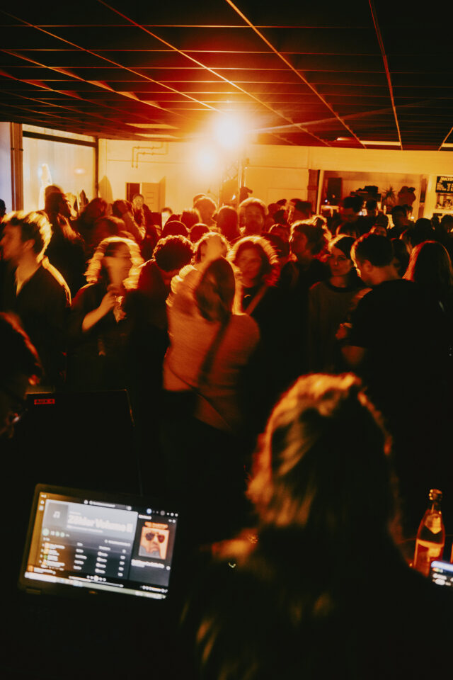 Publikum in einem Nachtclub