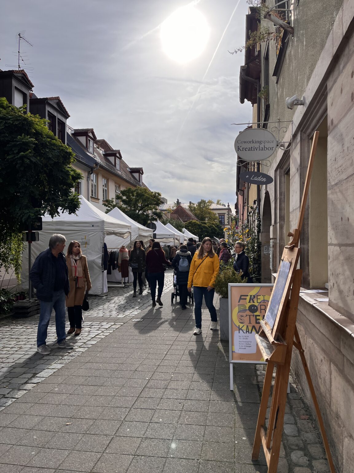 Crowd bei der Kunsthandwerksmeile in Erlangen
