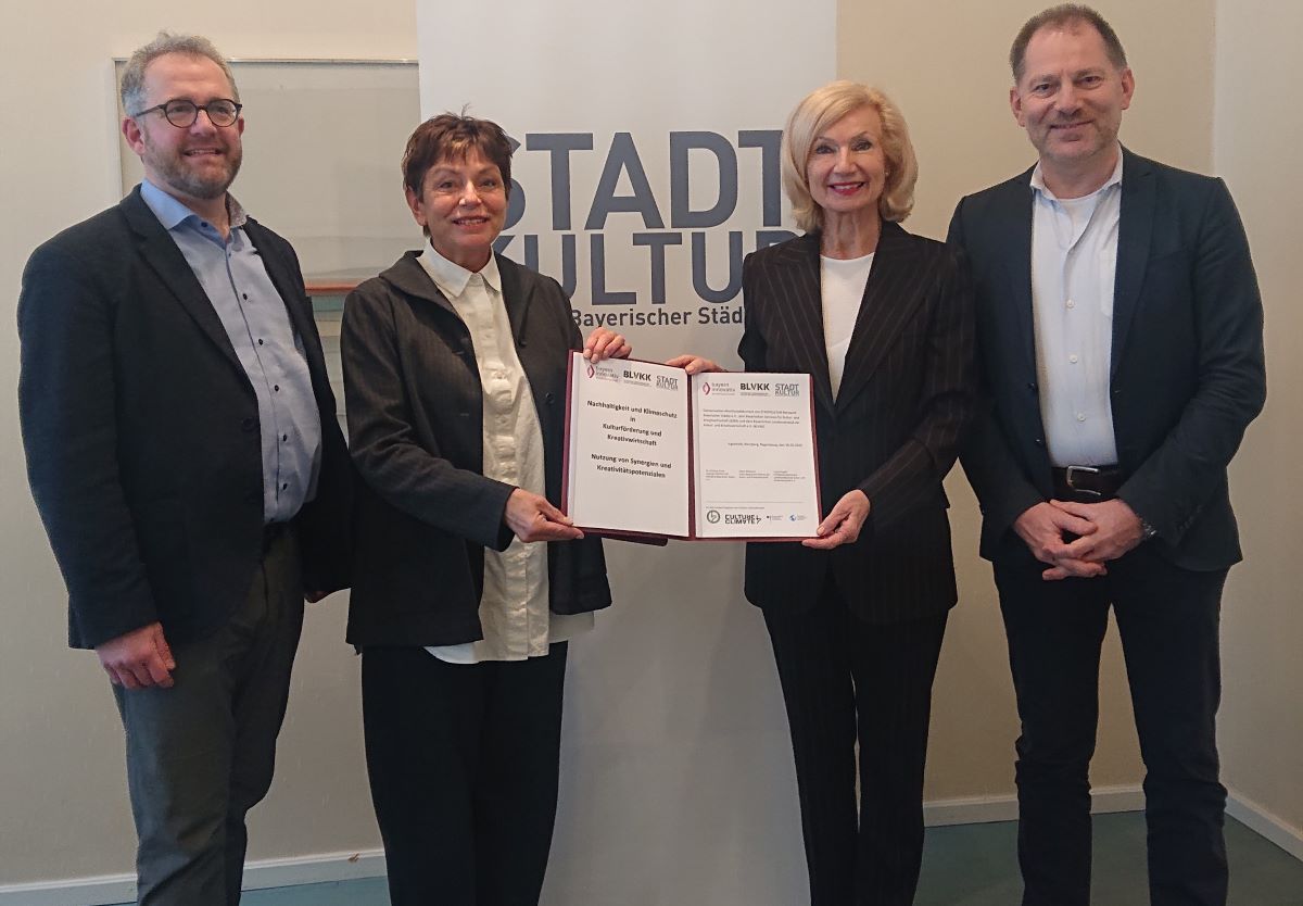 v.l.n.r. Oliver Wittmann (Leiter Bayerisches Zentrum für Kultur- und Kreativwirtschaft), Dr. Christine Fuchs (Leitung STADTKULTUR Netzwerk Bayerischer Städte e.V.), Prof. Dr. Julia Lehner (Nürnberger Kulturbürgermeisterin und Vorsitzende des Kulturausschusses des Bayerischen Städtetags), Dr. Ralf Weiß (Culture4Climate)