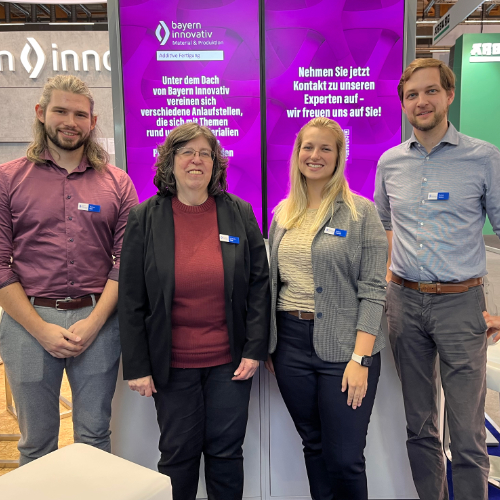 Gruppenfoto der Koordinierungsstelle Additive Fertigung am Formnext-Stand