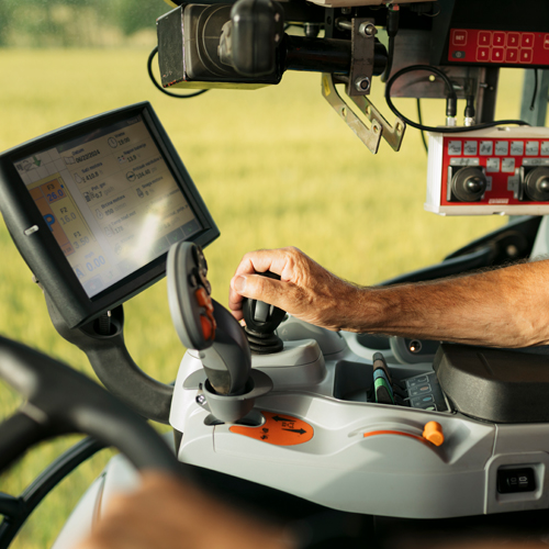 Steuerungseinheit eines modernen Traktors