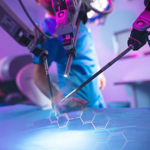 Robotergestützte Chirurgie bzw. Medizintechnik mit präzisen Operationsinstrumenten, Hightech-Assistenzsystemen und digitaler Gesundheitsforschung