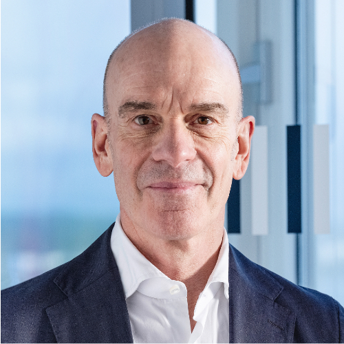 Das Bild zeigt einen Mann im Anzug.