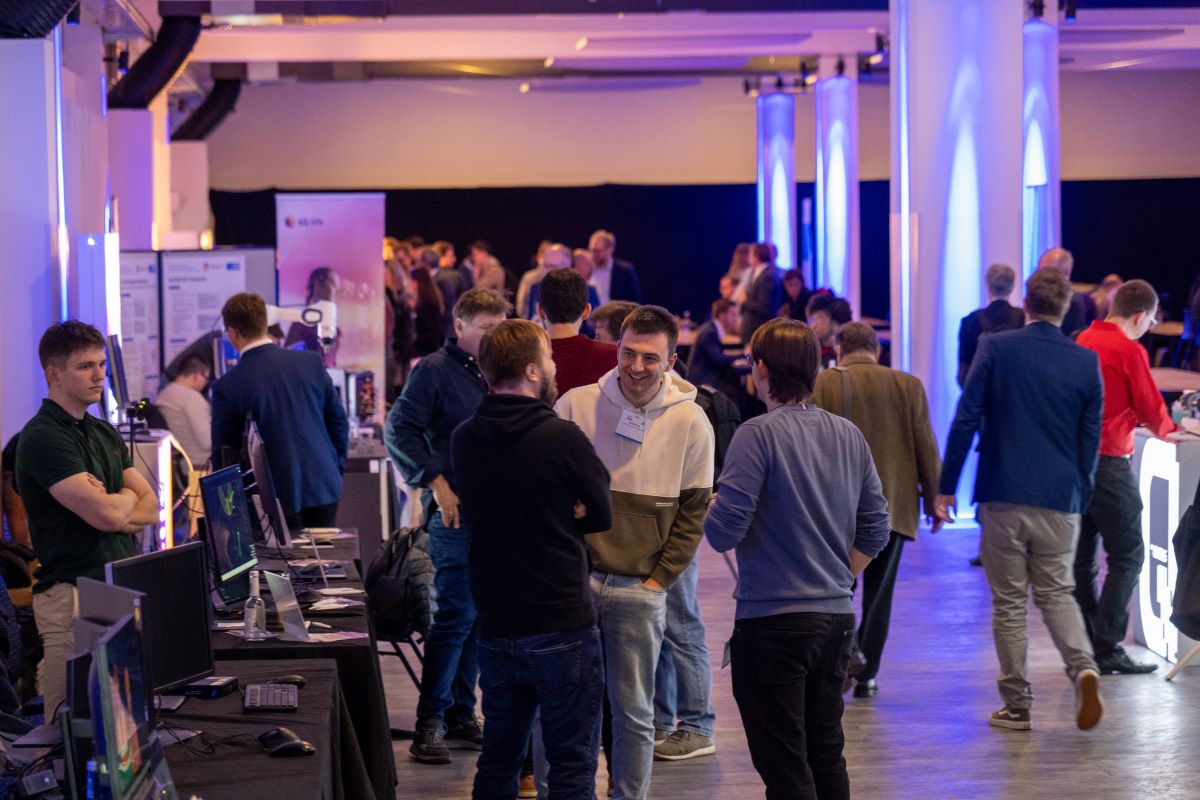 People at the networking dinner on the first evening of the Thinknet 6G Summit.