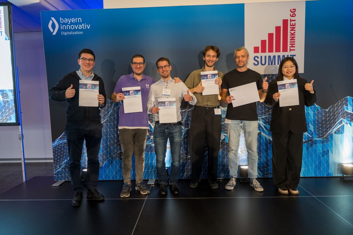 Group picture of the winning students of the Thinknet 6G Summit poster competition.