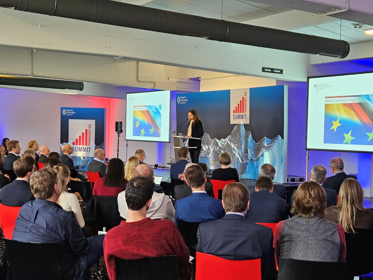 Dr. Alexandra-Gwyn Paetz, speaking on the stage of the Thinknet 6G Summit