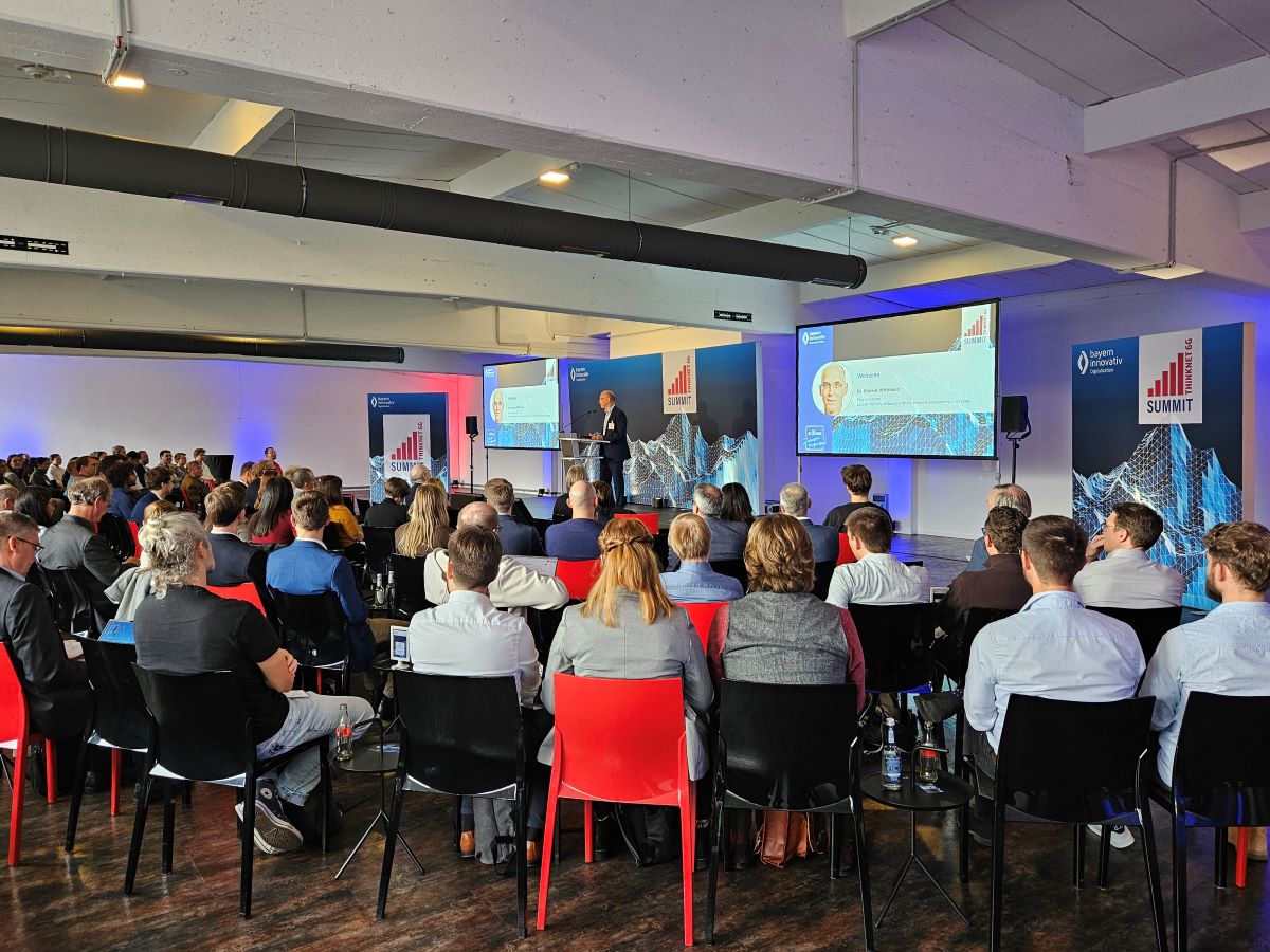 Dr. Markus Wittmann speaking on the stage of the Thinknet 6G Summit