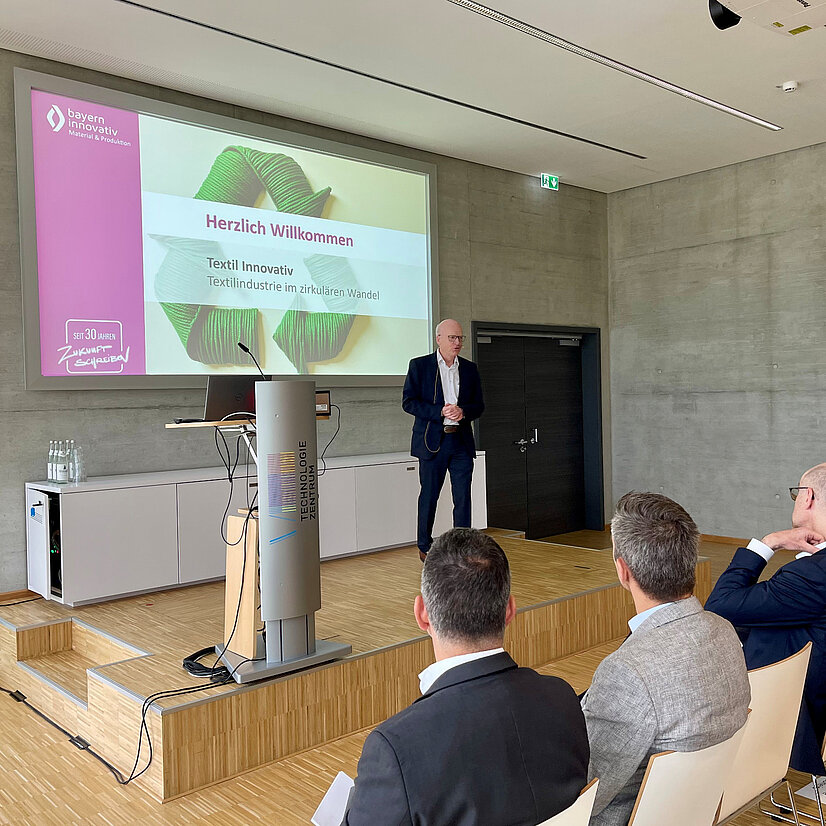 Vortrag bei der Veranstaltung 'Textil Innovativ – Textilindustrie im zirkulären Wandel