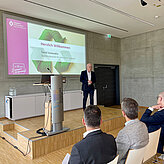 Vortrag bei der Veranstaltung 'Textil Innovativ – Textilindustrie im zirkulären Wandel