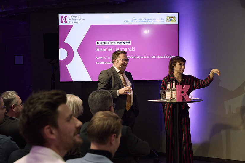 Staatssekretär Tobias Gotthardt, Bayerisches Staatsministerium für Wirtschaft, Landesentwicklung und Energie, und Nina FIVA Sonnenberg, Moderation