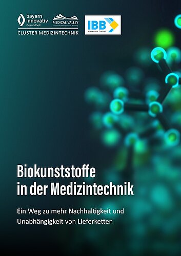 Verschwommene Nahaufnahme eines Molekülmodells mit Logos von Bayern Innovativ, Medical Valley und IBB Netzwerk sowie dem Text 'Biokunststoffe in der Medizintechnik Ein Weg zu mehr Nachhaltigkeit und Unabhängigkeit von Lieferketten'
