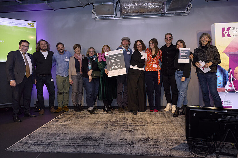 Staatssekretär Tobias Gotthardt, Bayerisches Staatsministerium für Wirtschaft, Landesentwicklung und Energie, Preisträger Kunsthalle Neuburg und Jurymitglied Julia Mang-Bohn, Inhaberin Bohn Architekten und 2. Vorsitzende Stiftung des BDA Bayern