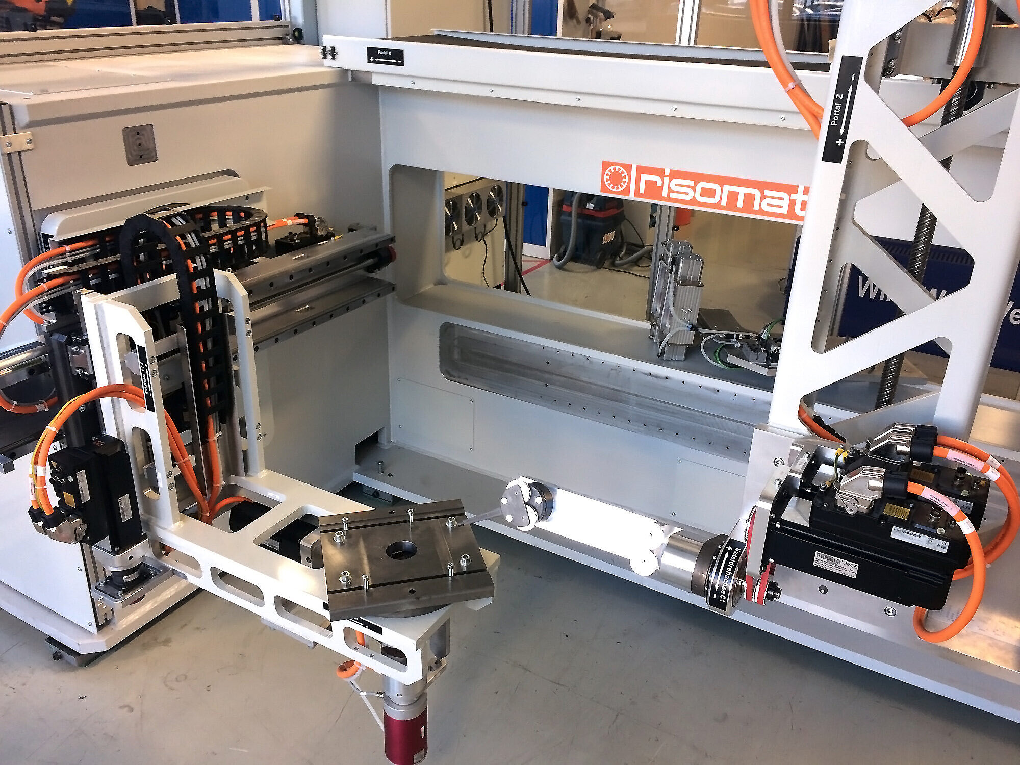 Hochmodulare 11-Achsige Universal-Wickelanlage des Lehrstuhls (src: FAPS)