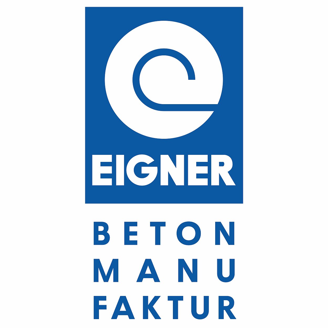 Logo der Eigner Bauunternehmung GmbH bestehend aus einem blauen Rechteck mit weißen Aussparungen die das Wort "EIGNER" bilden. Darunter steht in blauen Buchstaben "BETONMANUFAKTUR".