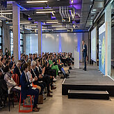 Das Bild zeigt den Vortragssaal auf dem Scale-MX Kongress während eines Vortrages