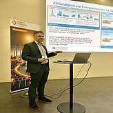 Referent hält einen Vortrag auf dem Cluster-Treff Wärme 4.0 auf dem Lagarde Campus Bamberg