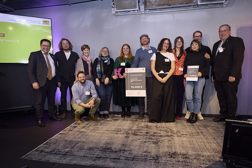 Staatssekretär Tobias Gotthardt, Bayerisches Staatsministerium für Wirtschaft, Landesentwicklung und Energie, und Preisträger Kunsthalle Neuburg