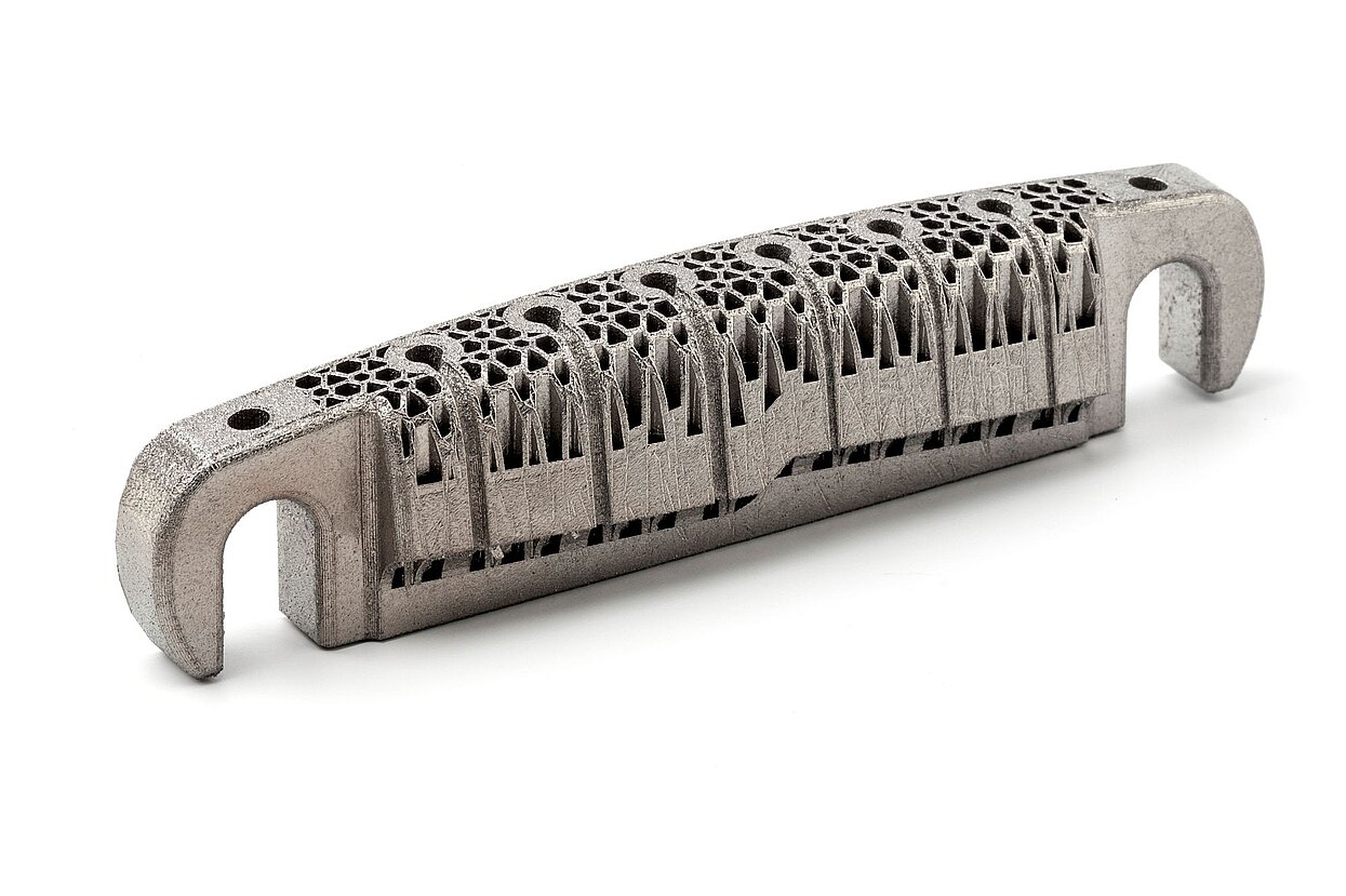 Gitarrenbrücke aus amorphen Metall mit komplexen Geometrien