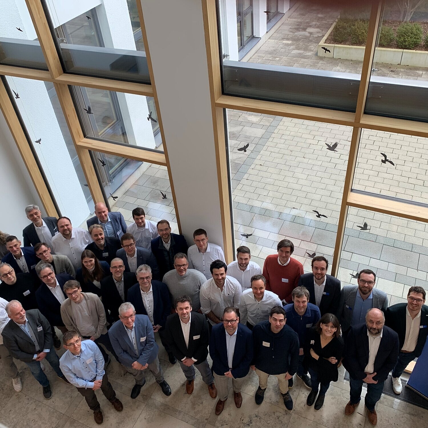 Teilnehmende des Workshops von oben fotografiert