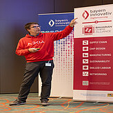 Picture of the speaker Stefan Wunderer during his lecture "Sustainable Transformation in the Semiconductor Industry".