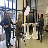 Tom Koller bei der Aufzeichnung seines Statements durch den Videografen