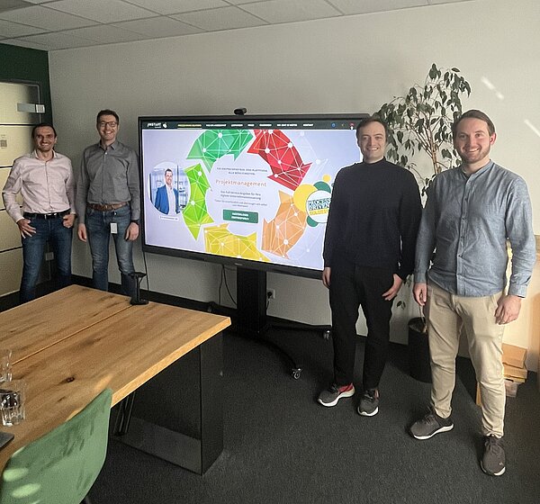 Unser Transformationslotse Sebastian Transiskus im Gespräch mit dem Team der INSTART consult GmbH. 