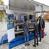 Ausstellungsstand im Außenbereich des Lehrstuhls für Fahrzeugtechnik der TUM
