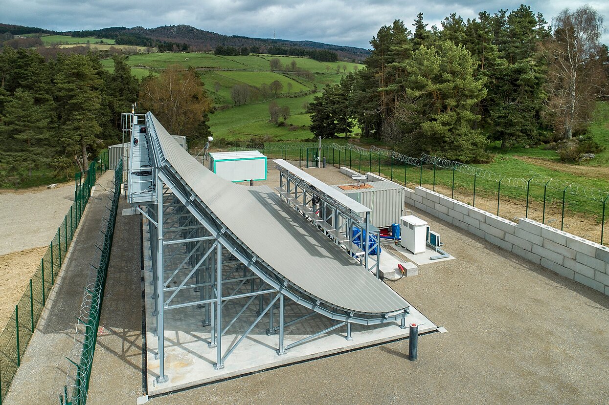 Seitenansicht SORASYS 1 in Monts-de-Randon, Frankreich