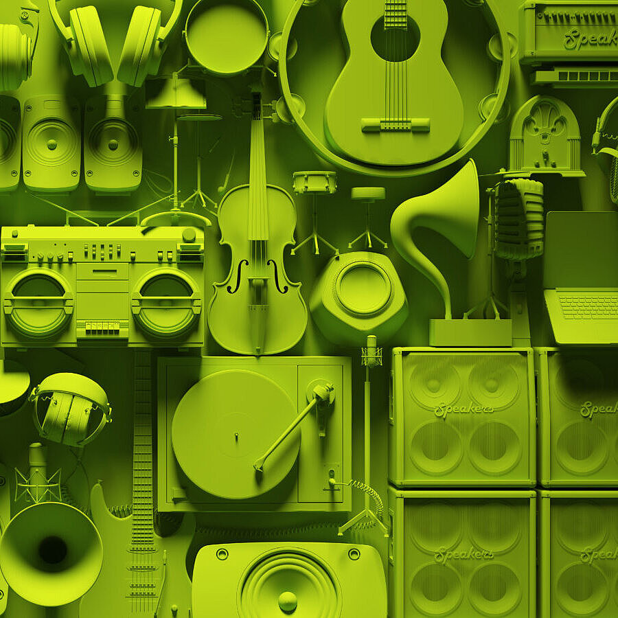 Grün gefärbte Musikinstrumente und Lautsprecher