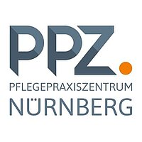 Logo mit den Buchstaben PPZ in Großbuchstaben, darunter der Schriftzug 'PFLEGEPRAxisZENTRUM' und 'NÜRNBERG'