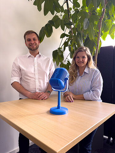 Robin Allert und Dr. Tanja Jovanovic bei der Aufnahme des Podcasts