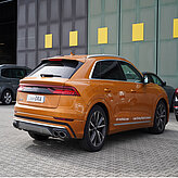 Ein Auto als Ausstellungsstück