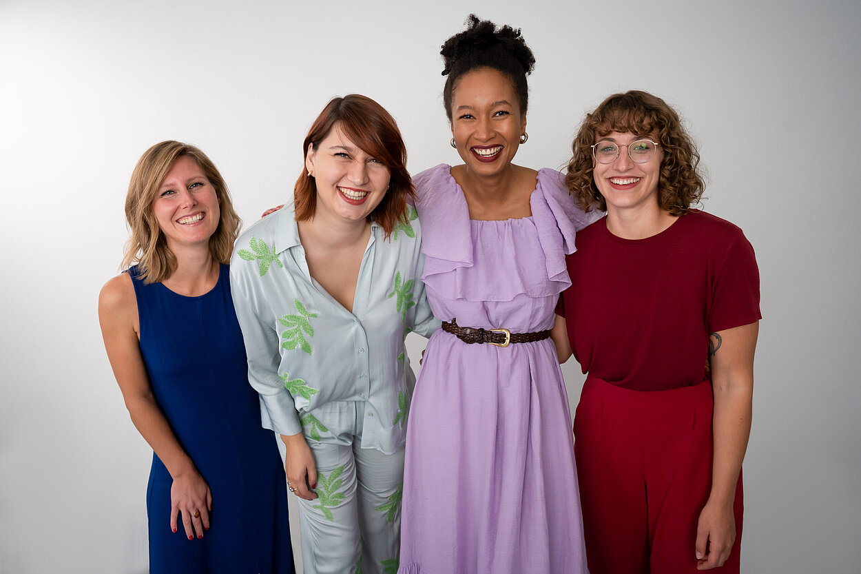 die vier Verlegerinnen Laura Nerbel, Elena Straßl, Jessica Taso und Sarah Zechel
