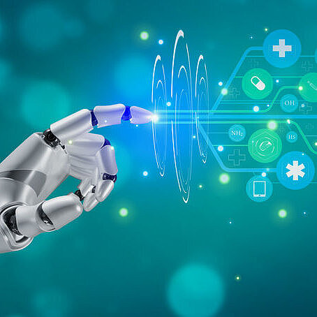 Roboterhand in der Luft und dabei fließen leuchtende Partikel – Darstellung von Innovation und Künstlicher Intelligenz.