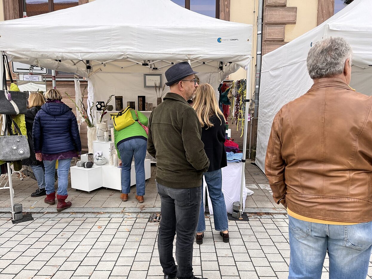 Crowd bei der Kunsthandwerksmeile in Erlangen