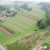 Luftaufnahme von einem Versuchsfeld in der Nähe von Passau