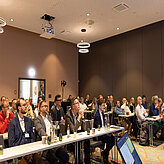 Picture of the audience at the event "sustainable electronics".
