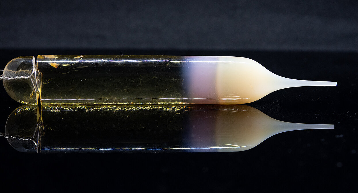 Glaskeramik in unterschiedlichen Kristallisationsstufen