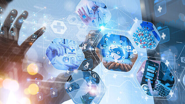 Hände mit viruellen Icons des Gesundheitswesens