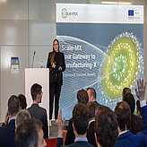 Das Bild zeigt Nina Stock auf dem 1. Scale-MX Kongress