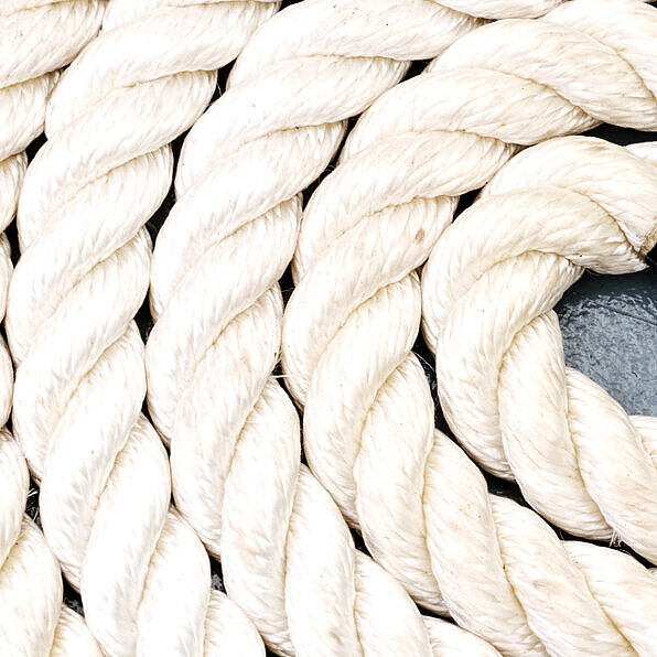 Nahansicht eines zusammengerollten Seils