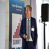 Mr. Börner presenting on the Thinknet 6G Summit stage