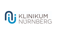 auf dem Bild ist eine graue Schrift "Klinikum Nürnberg" zu sehen