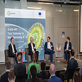 Das Bild zeigt die Paneldiskussion auf dem 1. Scale-MX Kongress